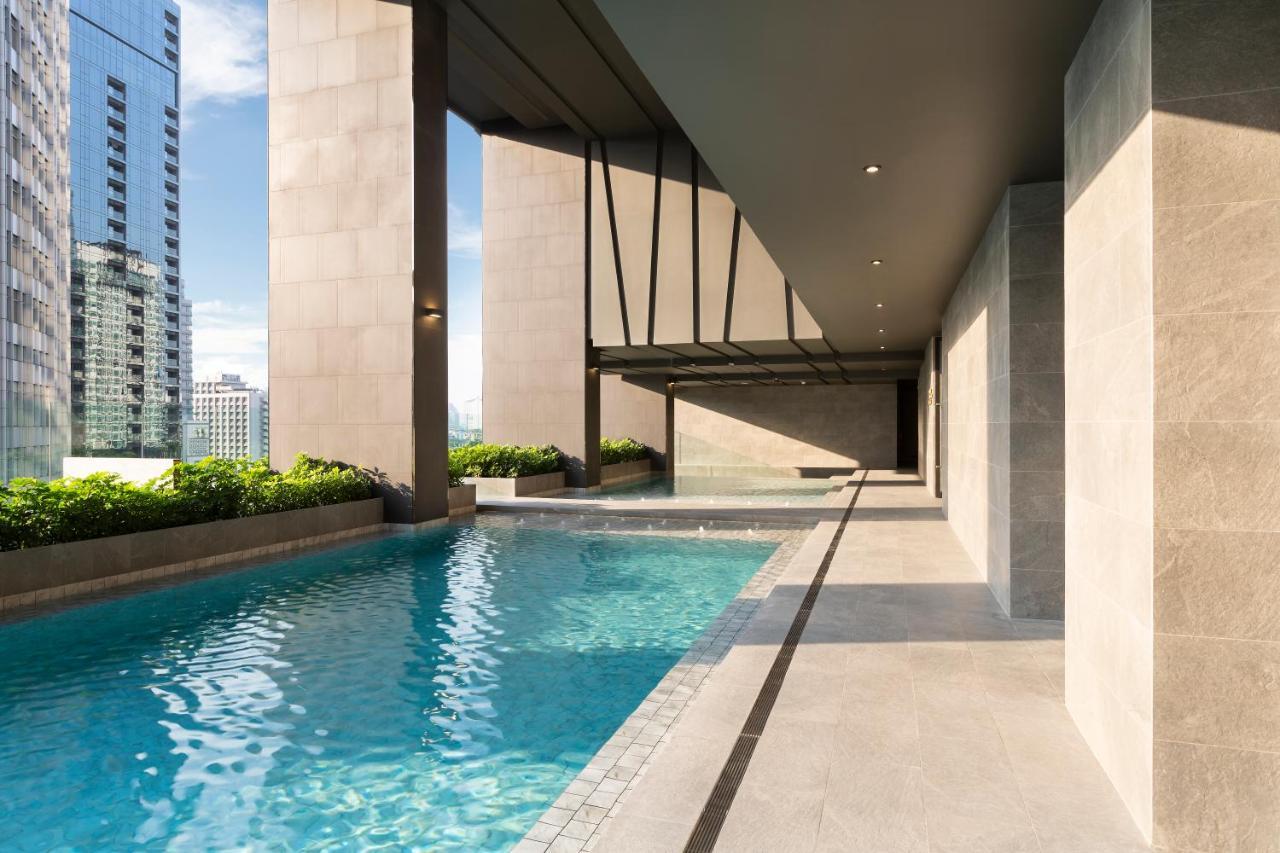 Hotel Ascott Thonglor Bangkok Exterior foto The swimming pool at the 36th floor