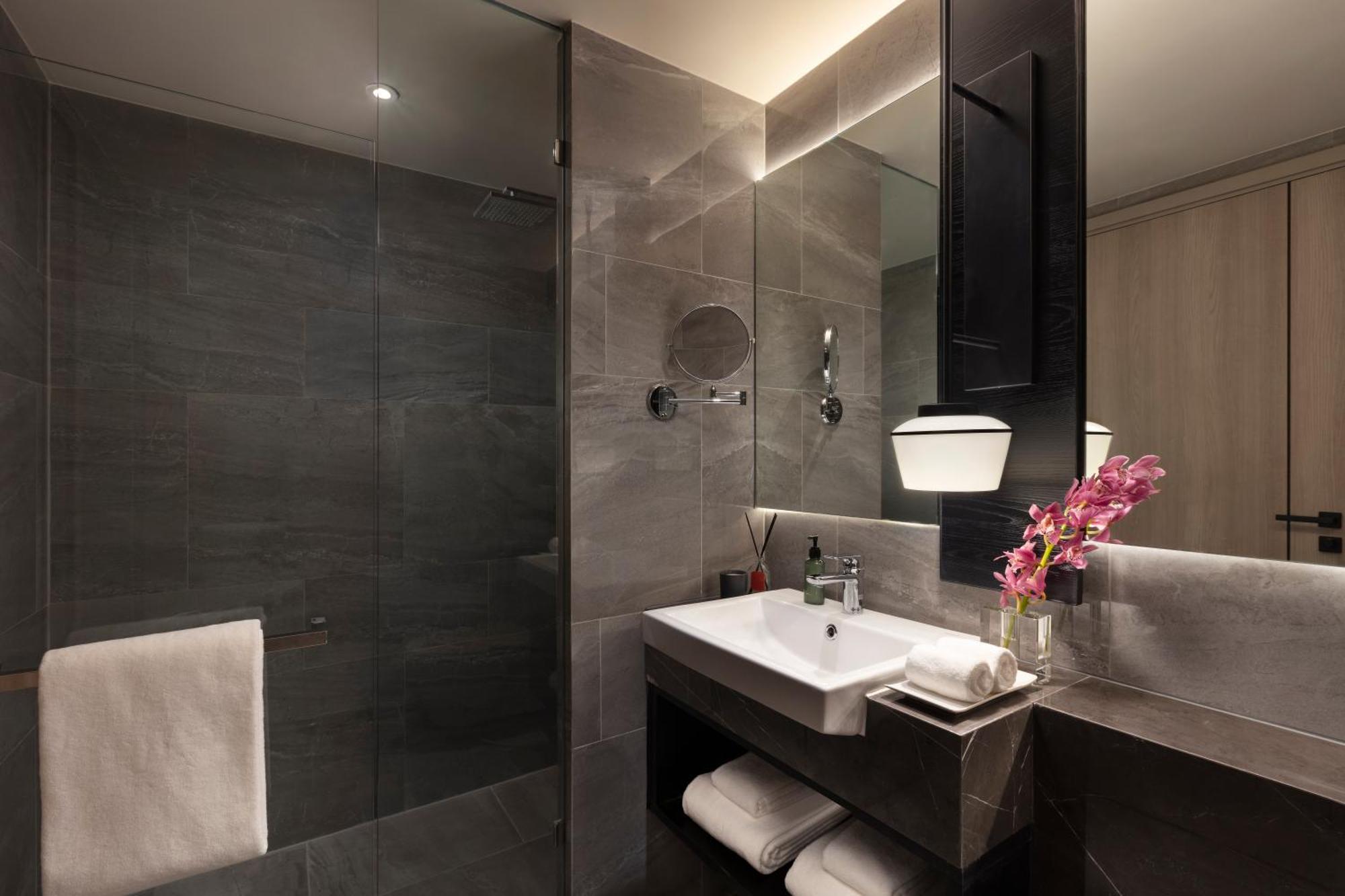 Hotel Ascott Thonglor Bangkok Exterior foto Bathroom